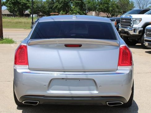Used 2017 Chrysler 300 Limited w/ 300 Premium Group AWD/4WD image 4