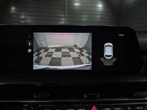 Used 2023 Kia Telluride LX image 28