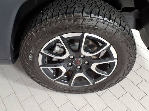 Used 2025 Jeep Compass Trailhawk AWD/4WD image 8