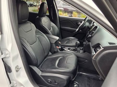 Used 2020 Jeep Cherokee Limited image 18