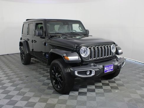 Used 2025 Jeep Wrangler Unlimited Sahara w/ Safety Group AWD/4WD image 24
