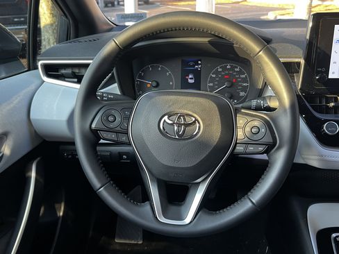 Used 2025 Toyota Corolla SE image 34