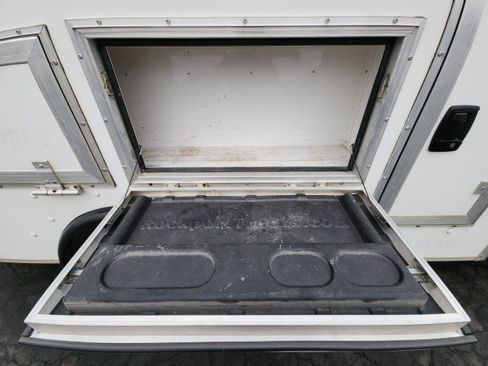 Used 2018 Chevrolet Express 3500 w/ Power Convenience Package image 15