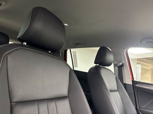 Used 2023 Volkswagen Tiguan SE FWD image 16