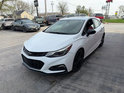 Used 2018 Chevrolet Cruze LT w/ Sun And Sound Package FWD image 4