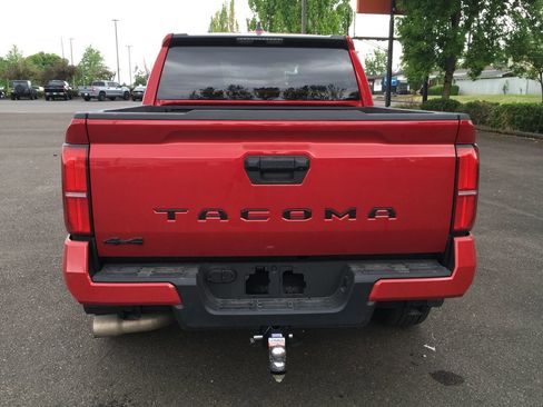 Used 2025 Toyota Tacoma SR5 AWD/4WD image 5