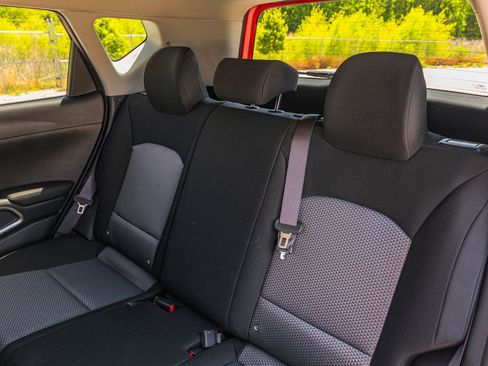 Used 2025 Kia Soul LX w/ LX Technology Package FWD image 18