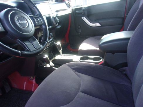Used 2014 Jeep Wrangler Unlimited Sport w/ Connectivity Group AWD/4WD image 15