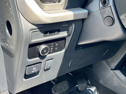 Used 2023 Ford Expedition XLT AWD/4WD image 10