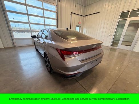 Used 2022 Hyundai Elantra SEL FWD image 5
