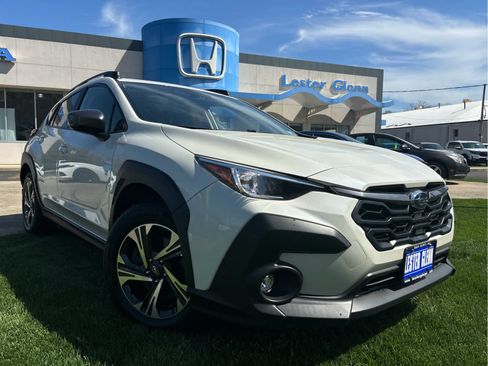 Used 2024 Subaru Crosstrek 2.0i Premium image 2