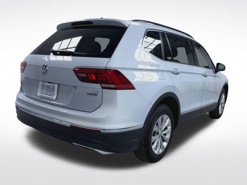 Used 2018 Volkswagen Tiguan SE w/ Panoramic Sunroof Package image 8