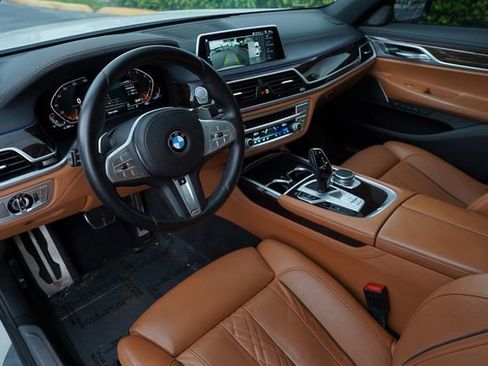 Used 2022 BMW 740i w/ M Sport Package RWD image 6
