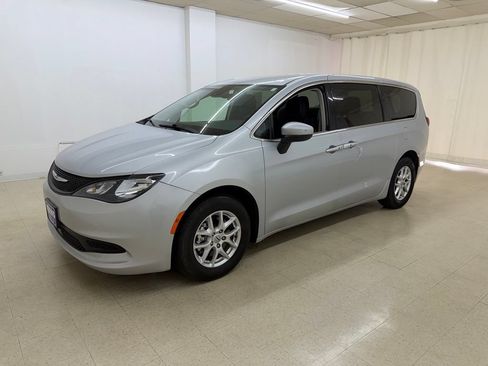 Used 2023 Chrysler Voyager LX FWD image 1