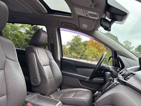 Used 2015 Honda Odyssey Touring Elite image 13