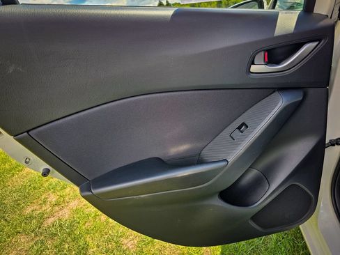 Used 2014 MAZDA MAZDA3 i SV FWD image 21