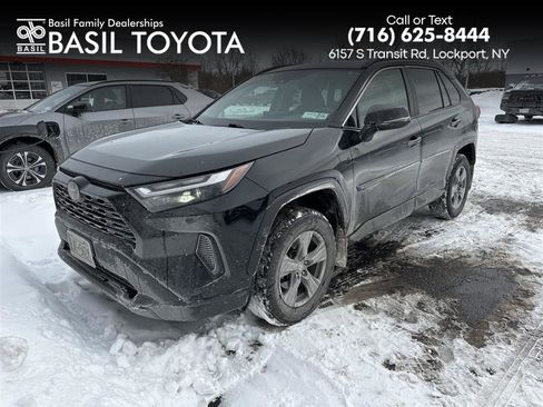 Used 2022 Toyota RAV4 XLE w/ Convenience Package image 1