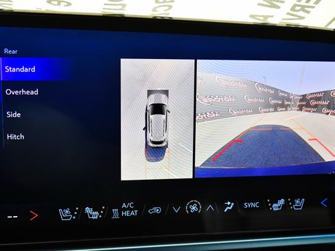 Used 2024 Chevrolet Equinox EV LT FWD image 18