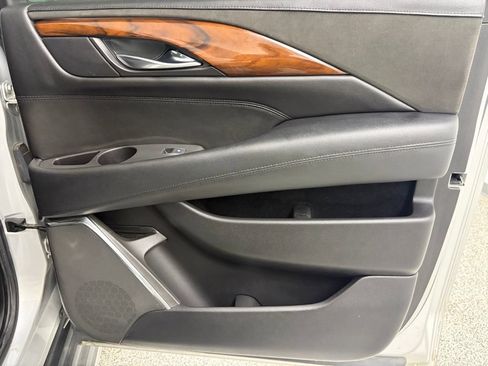 Used 2017 Cadillac Escalade ESV Luxury AWD/4WD image 38