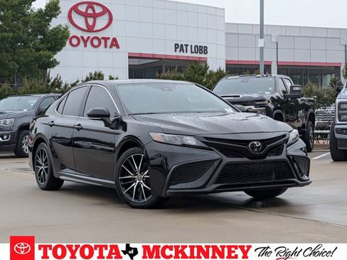 Used 2024 Toyota Camry SE FWD image 1