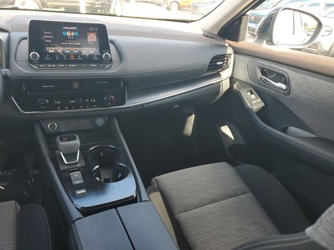 Used 2022 Nissan Rogue SV FWD image 16