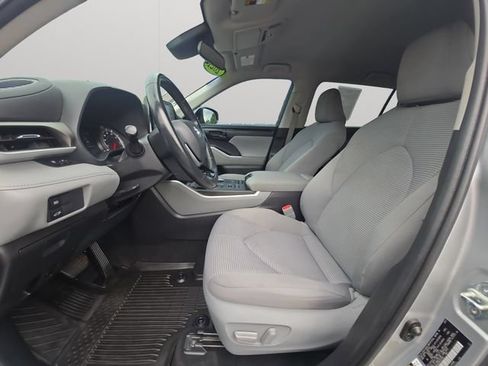 Used 2021 Toyota Highlander LE AWD/4WD image 10