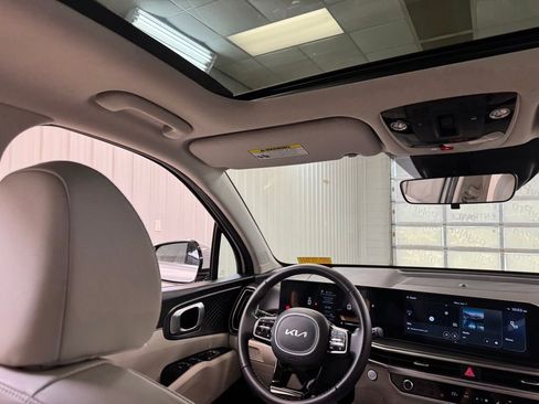 Used 2025 Kia Sorento S w/ Panoramic Sunroof Package FWD image 24