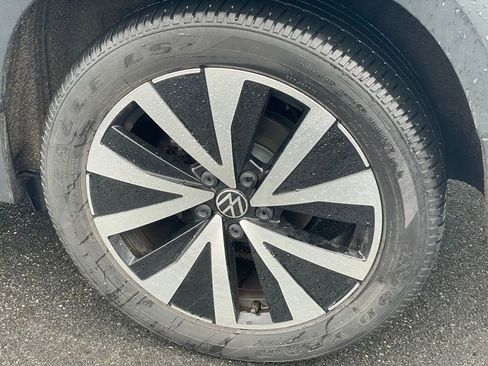 Certified 2022 Volkswagen Taos SE image 24