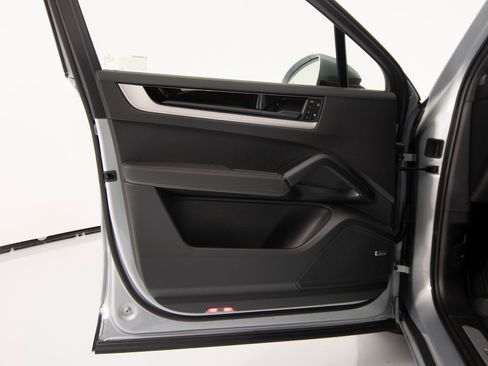 New 2026 Porsche Cayenne Coupe image 14