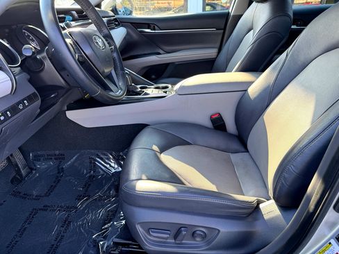 Used 2020 Toyota Camry XLE image 10