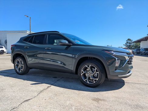 New 2026 Chevrolet Trax LT FWD image 3