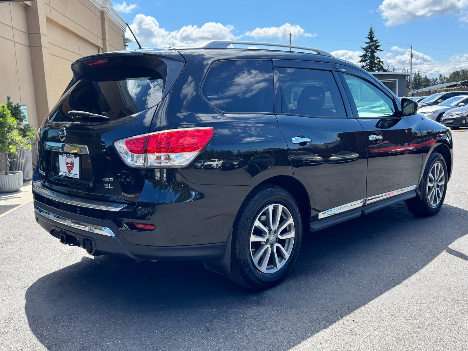 Used 2016 Nissan Pathfinder SL w/ SL Tech Package AWD/4WD image 7