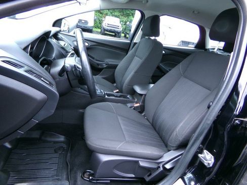 Used 2016 Ford Focus SE w/ SE Sport Package FWD image 13