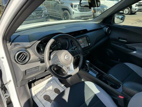 Used 2024 Nissan Kicks SR w/ SR Premium Package image 3