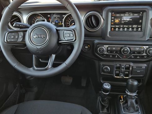 New 2023 Jeep Gladiator Willys image 9