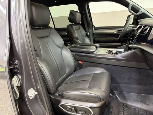 Used 2023 Jeep Wagoneer Series II RWD image 44