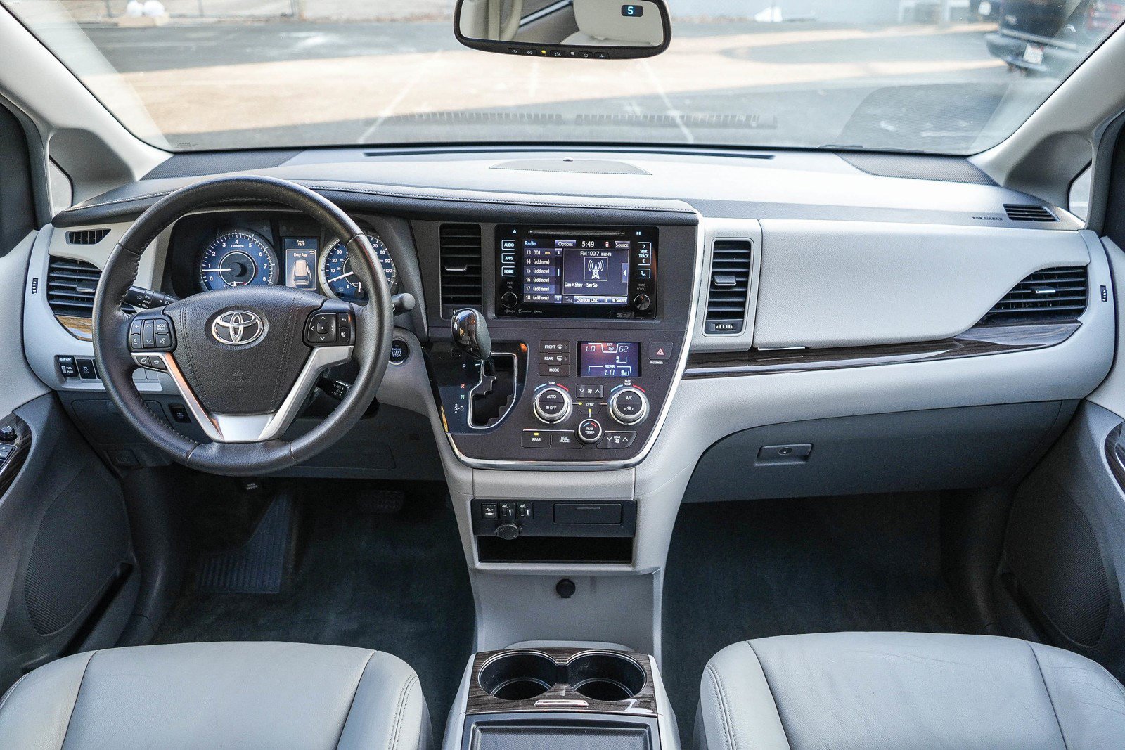 Used 2017 Toyota Sienna XLE w/ XLE Navigation Package AWD/4WD image 11