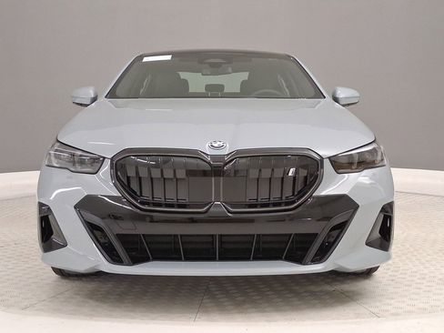 New 2026 BMW i5 eDrive40 w/ M Sport Package RWD image 4