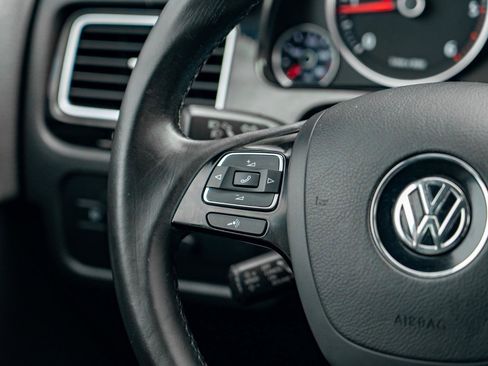 Used 2014 Volkswagen Touareg Sport AWD/4WD image 24