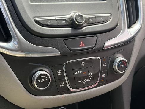 Used 2018 Chevrolet Equinox LS FWD image 8