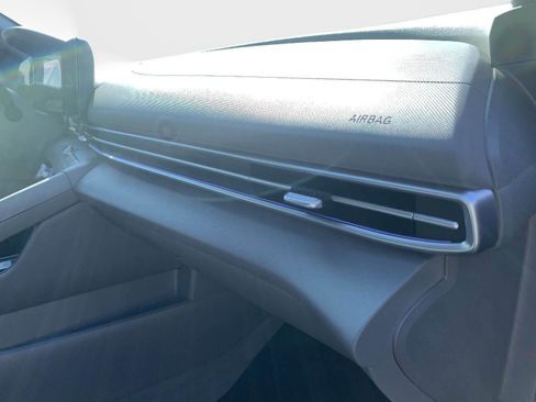 Used 2024 Hyundai Elantra SEL image 41