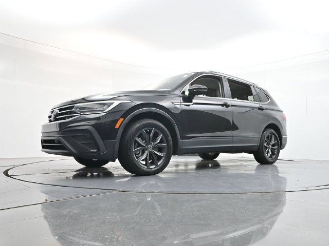 Used 2023 Volkswagen Tiguan SE FWD image 48