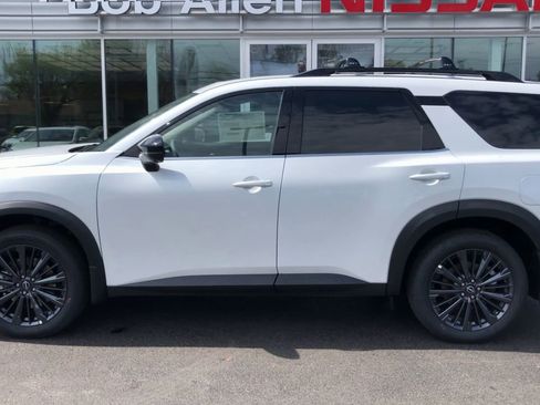 New 2026 Nissan Pathfinder SL w/ SL Premium Package image 4