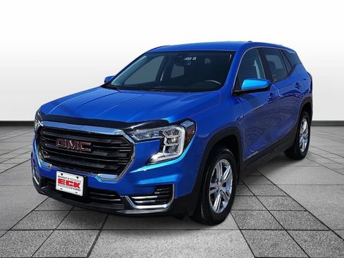Used 2024 GMC Terrain SLE FWD image 1