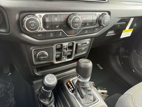 New 2026 Jeep Gladiator Sport AWD/4WD image 18