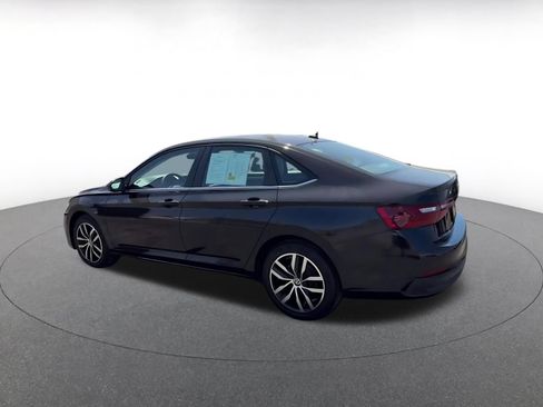 Used 2025 Volkswagen Jetta SE FWD image 10