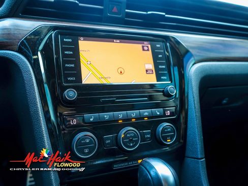 Used 2020 Volkswagen Passat 2.0T SEL image 17