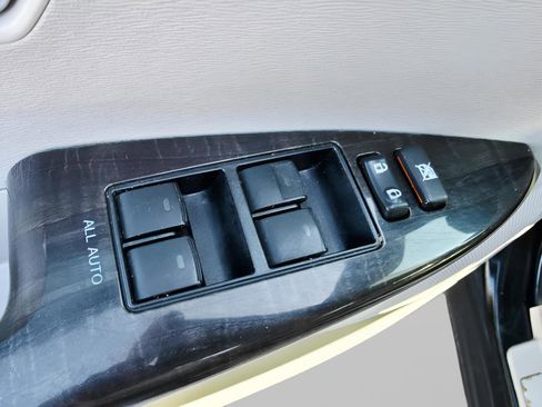 Used 2013 Toyota Venza LE AWD/4WD image 20
