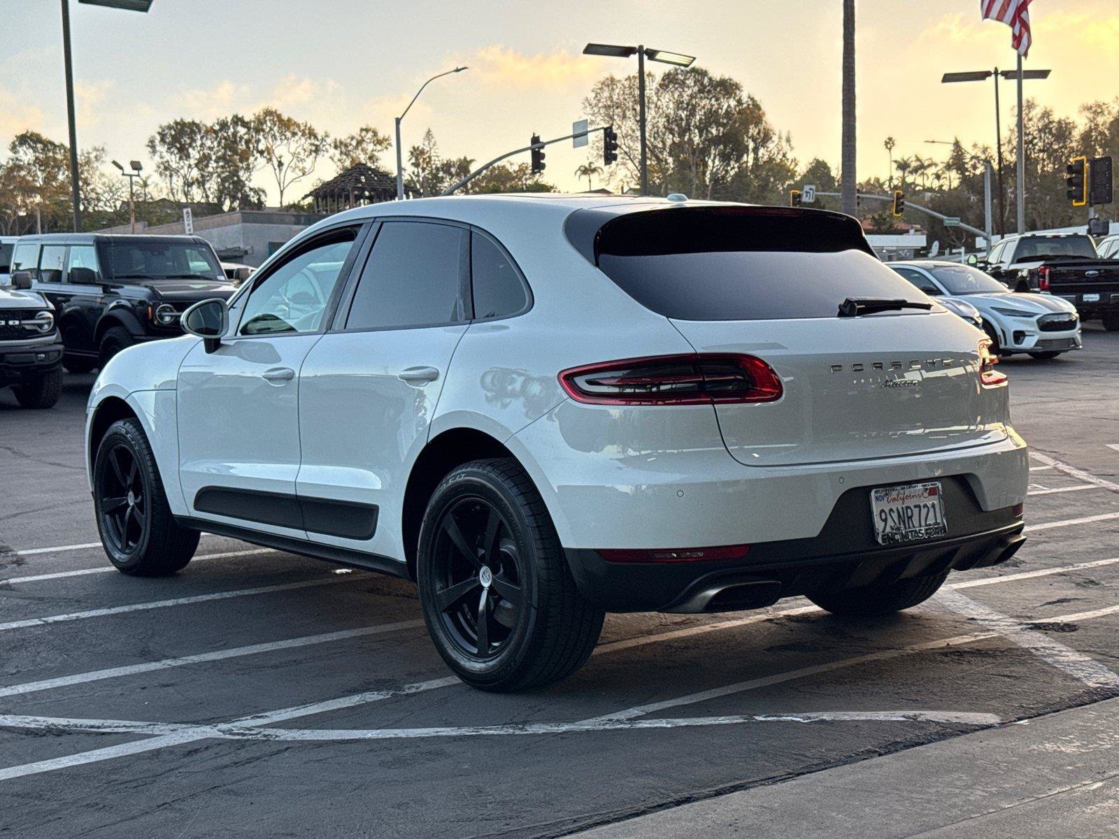 Used 2018 Porsche Macan AWD/4WD image 11