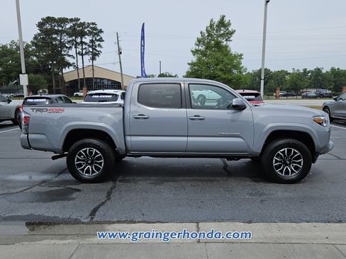 Used 2021 Toyota Tacoma TRD Sport AWD/4WD image 6